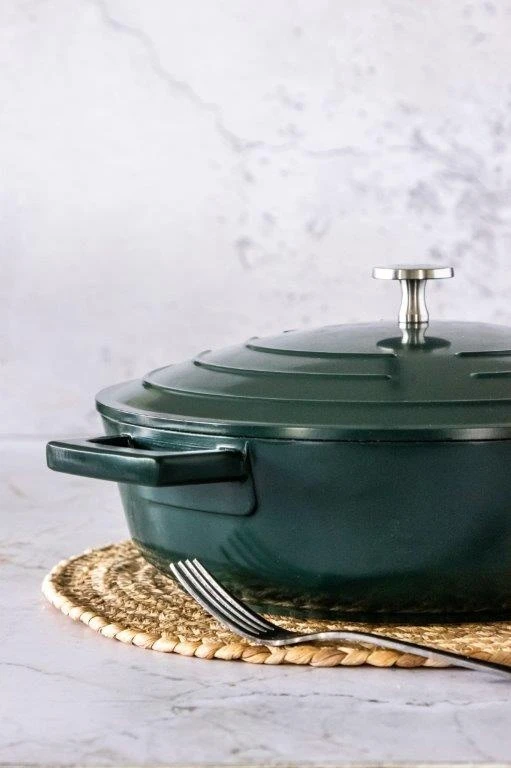 Masterclass Cast Aluminium Shallow Casserole Dish 28cm Green 5 Masterclass Cast Aluminium Shallow Casserole Dish 28cm Green - Image 3